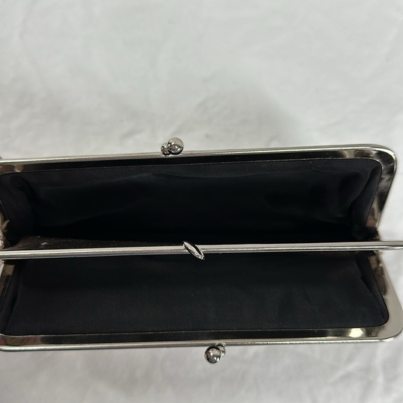 Vintage Silver Mesh Metal Snap Clutch - Picture 5 of 7